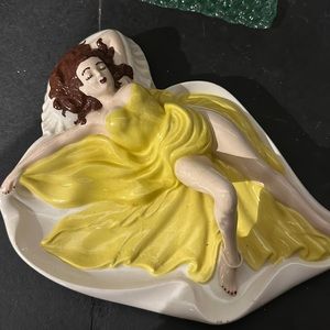 Yellow Pin Up Holland ashtray. vintage. No scratches